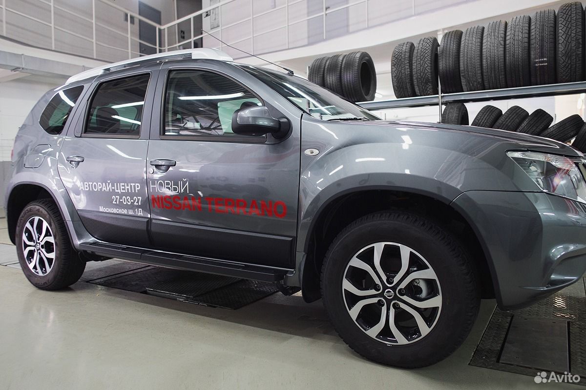 Молдинги на двери Nissan Terrano