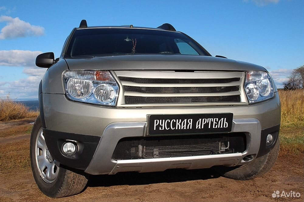 Решетка радиатора Renault Duster (2 тип)