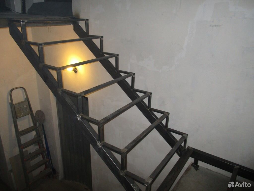 Ремонт металлических лестниц. Металлическая лестница. Лестница из металла. Каркас лестницы из металла. Лестница каркасная металлическая.
