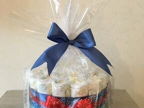 Как упаковать торт. Торт подарочный. Красивая упаковка для торта. Как упаковать торт. Прозрачная упаковка для подарков.