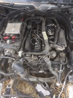 Двигатель в разборе Mercedes 204, 2.2 дизель