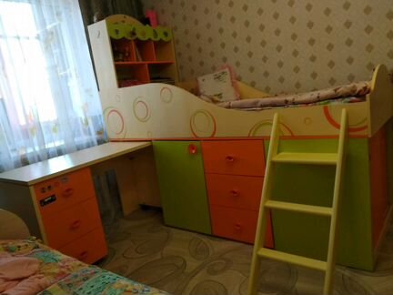 Детская кровать+ письменный стол
