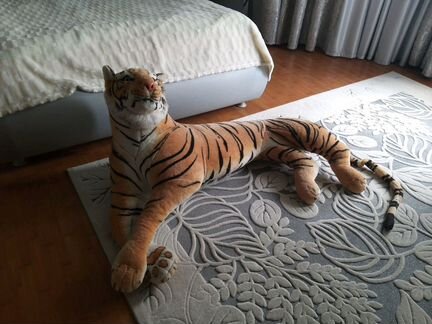 Плюшевый тигр большой
