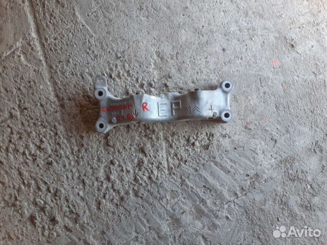 Citroen C4 B7 кронштейн двигателя