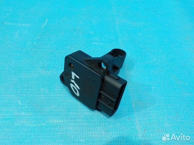 Датчик массового расхода воздуха toyota Avensis (T