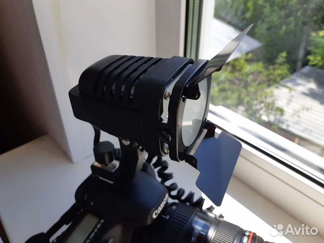 Накамерный свет luxmen VS-100DF