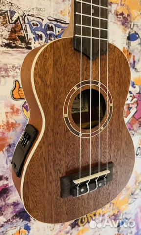 Укулеле со звукоснимателем