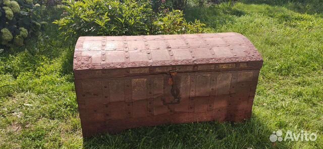 Сундук старинный