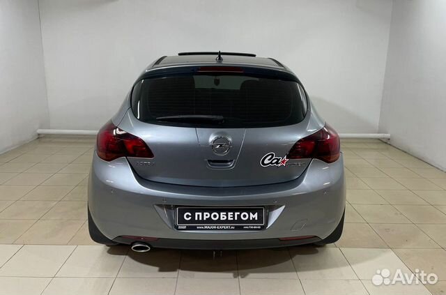 Opel Astra `2011