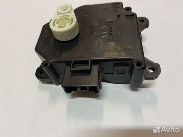 Моторчик заслонки отопителя Mitsubishi Galant97-03