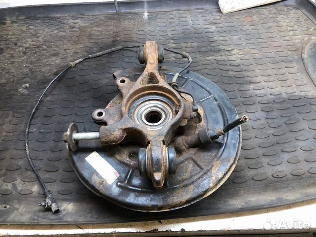 Кулак задний левый Land Rover Discovery 3