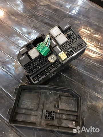 Блок предохранителей под капотом Ford Mondeo 3
