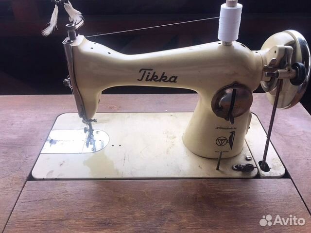 Антикварная швейная машинка.Финляндия