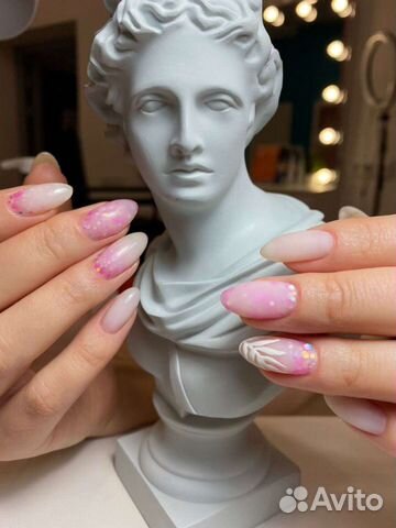 Услуги маникюра, педикюра