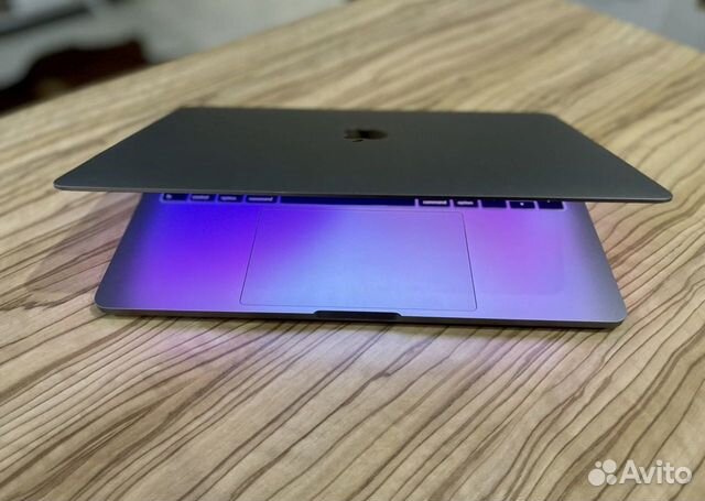 Macbook pro 13 2019 touch bar как новый
