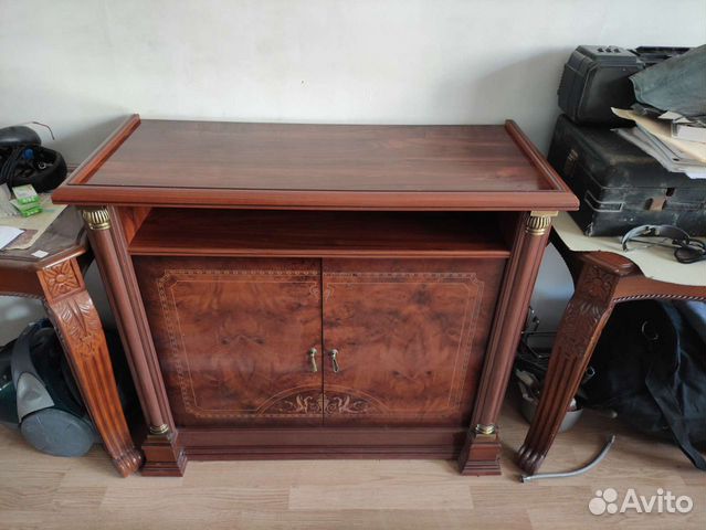 Тумба под телевизор из массива