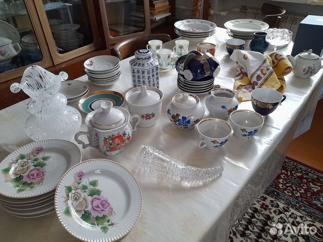 Тарелки сахарницы чайные пары и сервизы