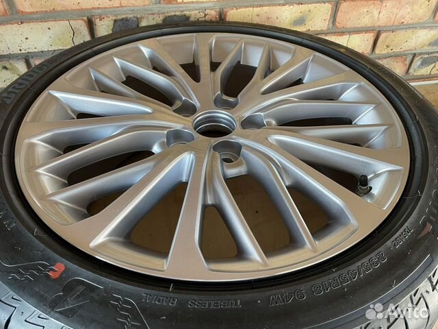 Оригинальное новое колесо Toyota Camry 235/45R18