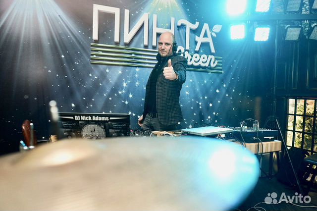 Диджей Ник Адамс