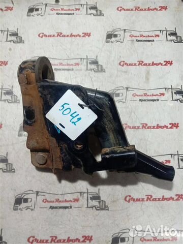 Петля решетки радиатора правая Volvo 20545095