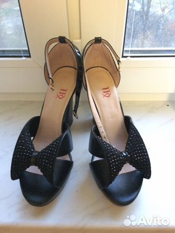 Туфли с открытым носом Туфли с открытым носом