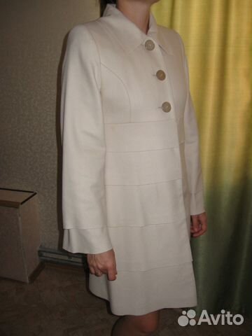 Очень красивое пальто молочного цвета