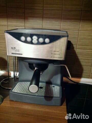 Рожковая кофеварка Redmond RCM-1503