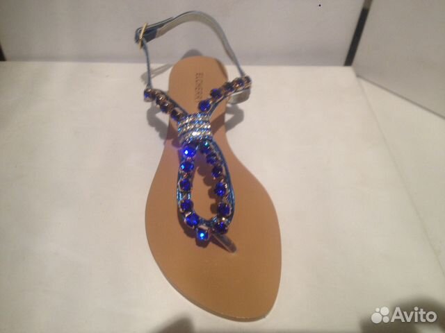 Новые босоножки со стразами
