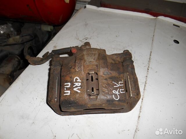 Передний правый суппорт Honda CR-V Хонда цр-В