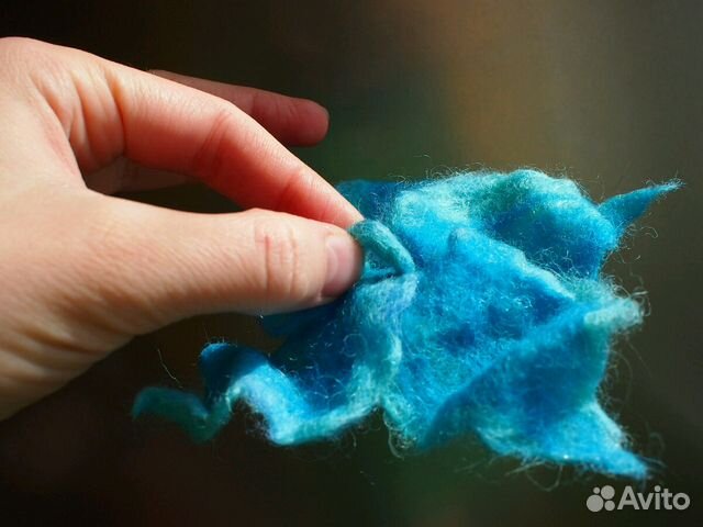 Валяный цветок с драгоценными камнями. Hand made