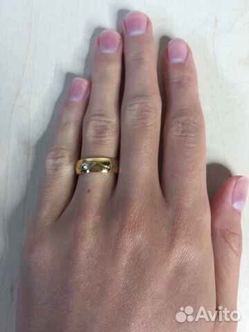 Необычные обручальные кольца с цирконами