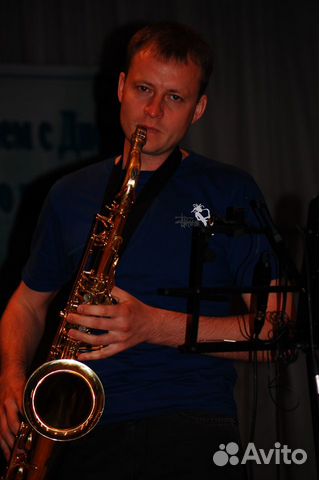 Саксофонист на праздник