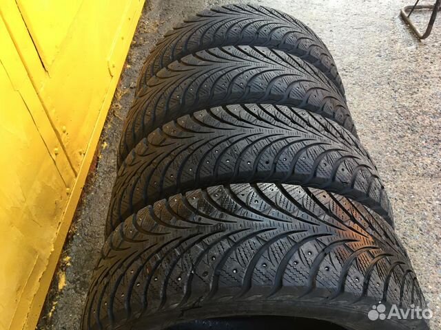 Шины 215 65 R16 б/у зимние шипованные Goodyear