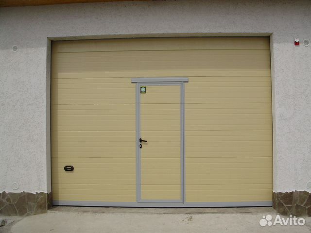 Секционные ворота с калиткой 3х3м м2 Секционные ворота с калиткой 3х3м м2