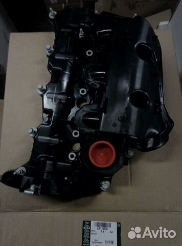 Правая клапанная крышка Land Rover LR116732 Правая клапанная крышка Land Rover LR116732