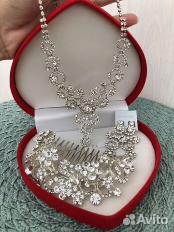 Комплект украшений, серьги и колье, гребень