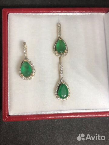 Серьги и кулон с изумрудами и бриллиантами Серьги и кулон с изумрудами и бриллиантами