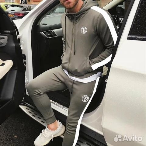 Спортивный костюм Спортивный костюм