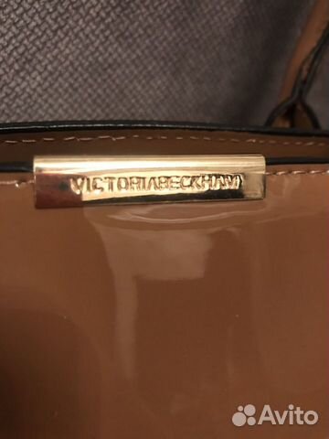 Сумка Victoria Beckham коричневая лакированная