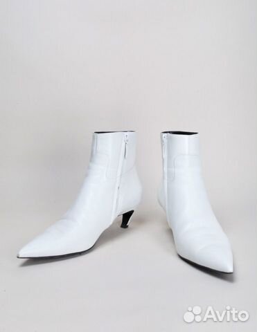 Balenciaga Кожаные ботильоны с острым мысом Balenciaga Кожаные ботильоны с острым мысом