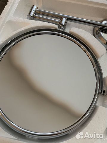 Хромированное настенное зеркало с увеличением