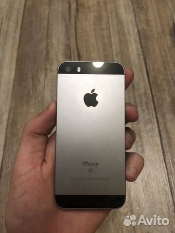 Телефон iPhone se 32G