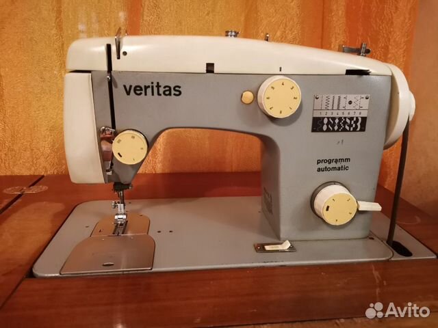 Avito швейные машинки. Игловодитель швейная машина veritas 8014/35. Швейная машина veritas в коричневом чехле