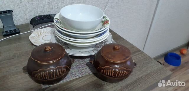 Набор столовой посуды тарелки и горшочки