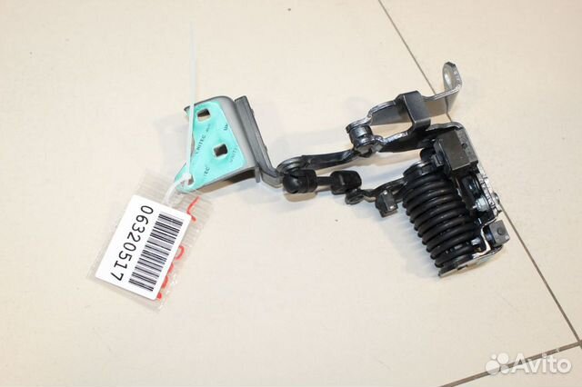 Петля крышки багажника левая Mercedes E-klasse Cou