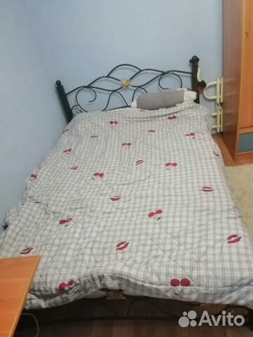 Кровать двуспальная с матрасом Кровать двуспальная с матрасом