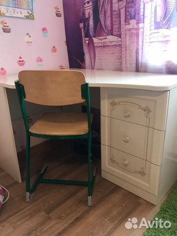 Стол письменный и стул ученический