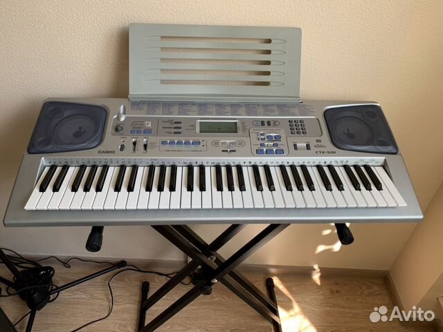 Синтезатор Casio, 61 клавиша