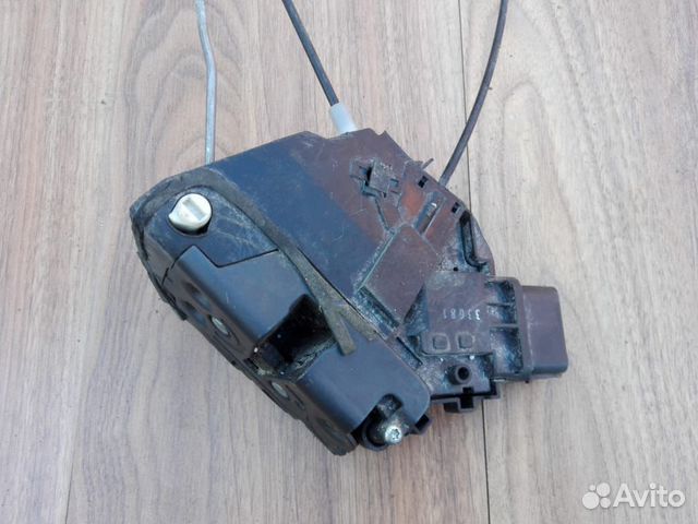 Замок задней двери левый mazda 3 BK