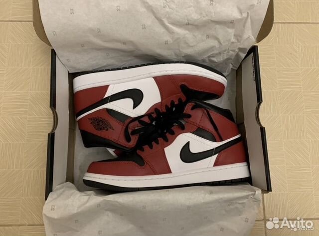 Nike Air Jordan 1 Chicago Black Toe 9.5 US42 RU Nike Air Jordan 1 Chicago Black Toe 9.5 US42 RU